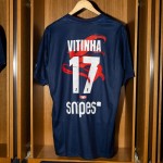 Camiseta Local Año Nuevo Lunar 2025/26 PSG Vitinha #17 Niño