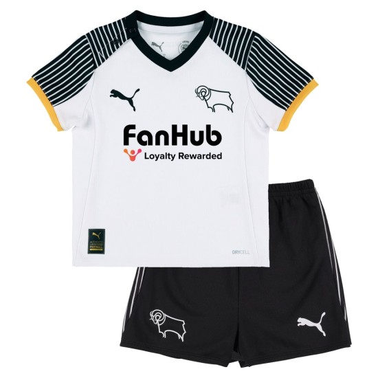 Conjunto local Derby County 2025/26 niño